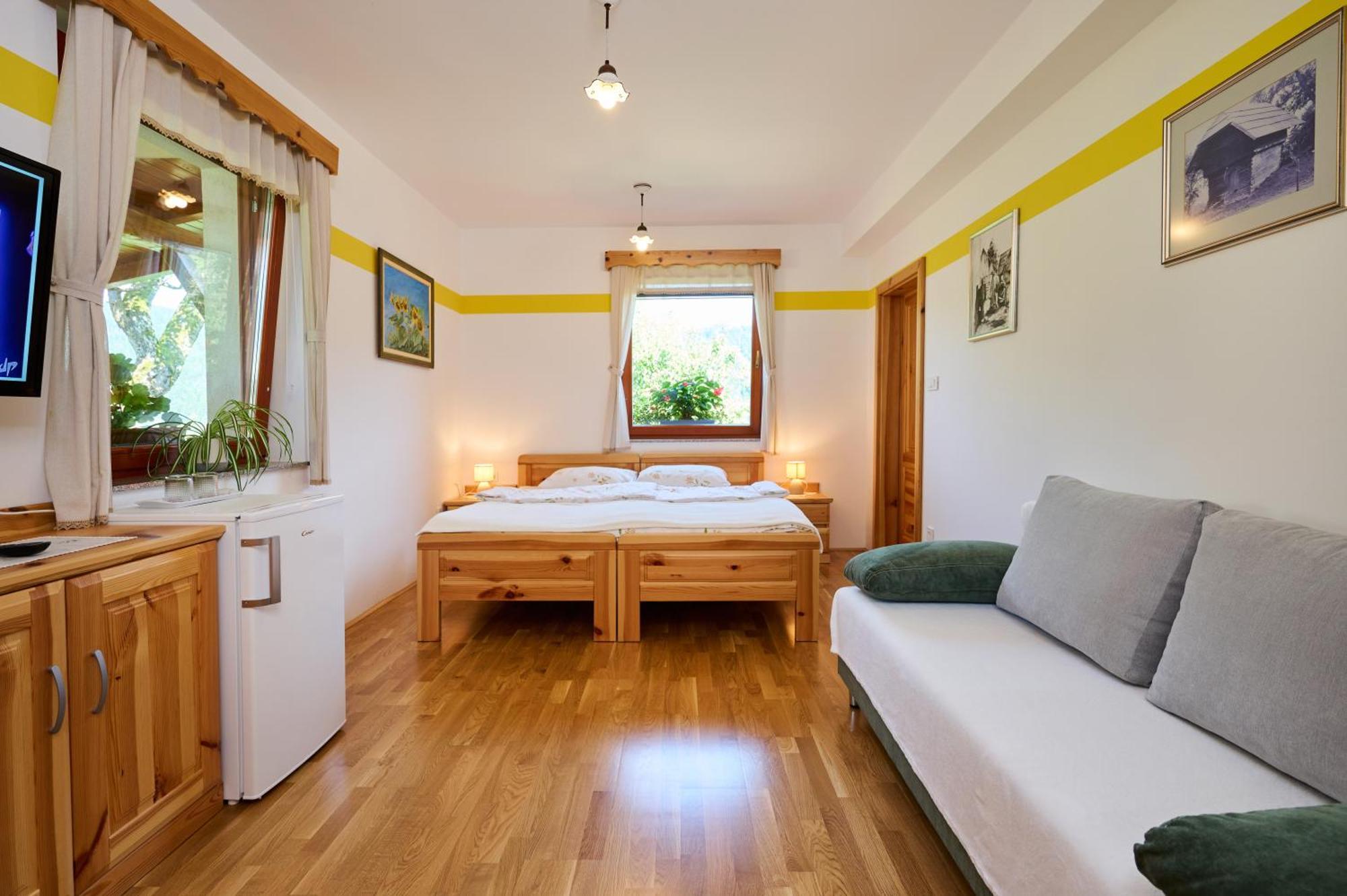 Apartments Organic Tourist Farm Gradisnik Prevalje Exterior photo
