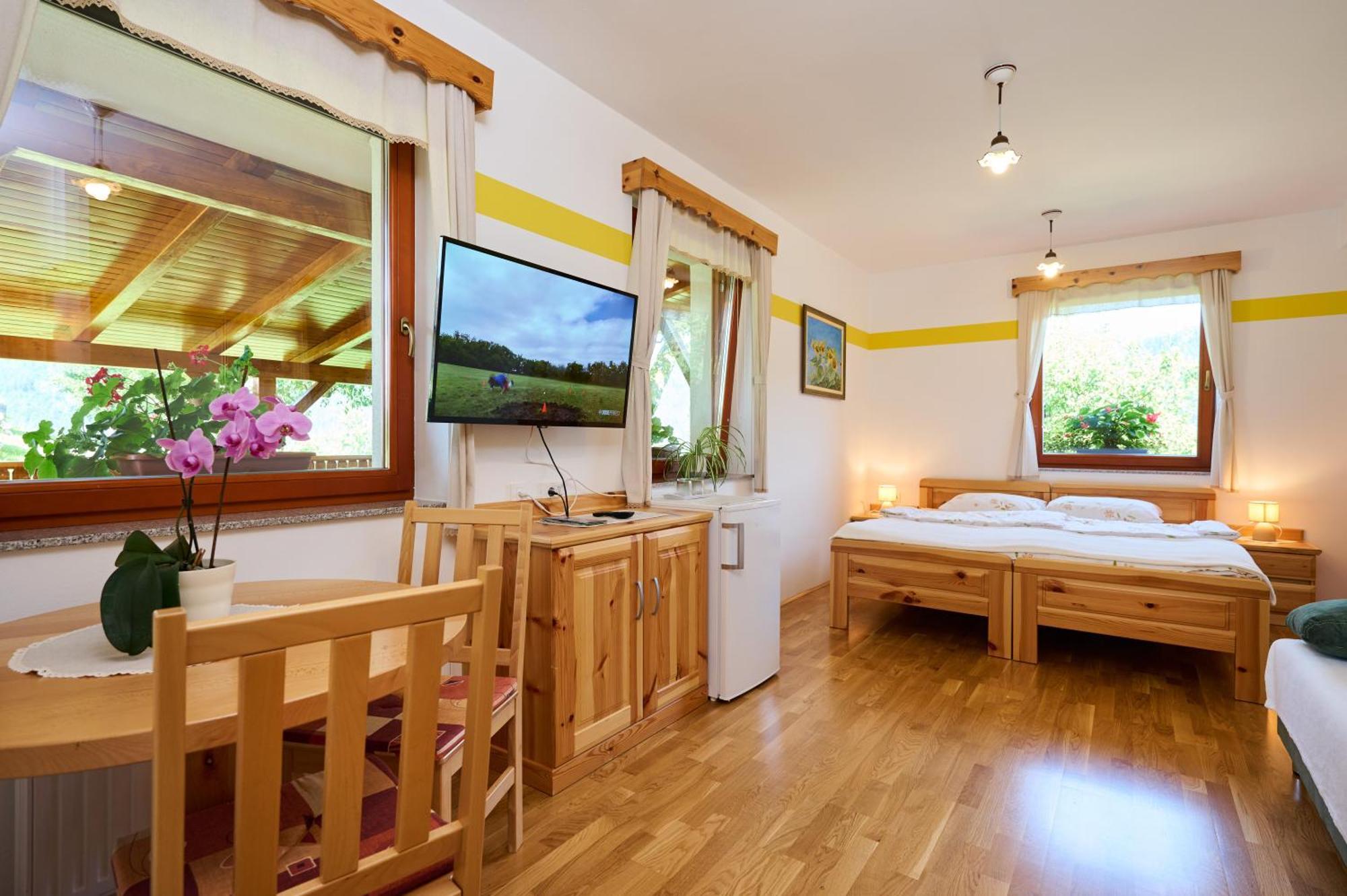 Apartments Organic Tourist Farm Gradisnik Prevalje Exterior photo